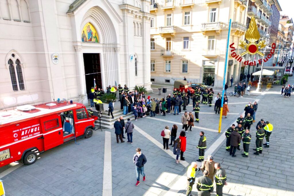 Celebrazione di Santa Barbara: Onorificenze e Riconoscimenti ai Vigili del Fuoco di Avellino