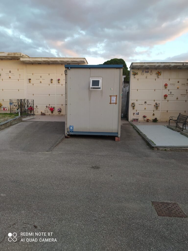 AVELLA. Container dentro al Cimitero, scoppia lindignazione dei cittadini