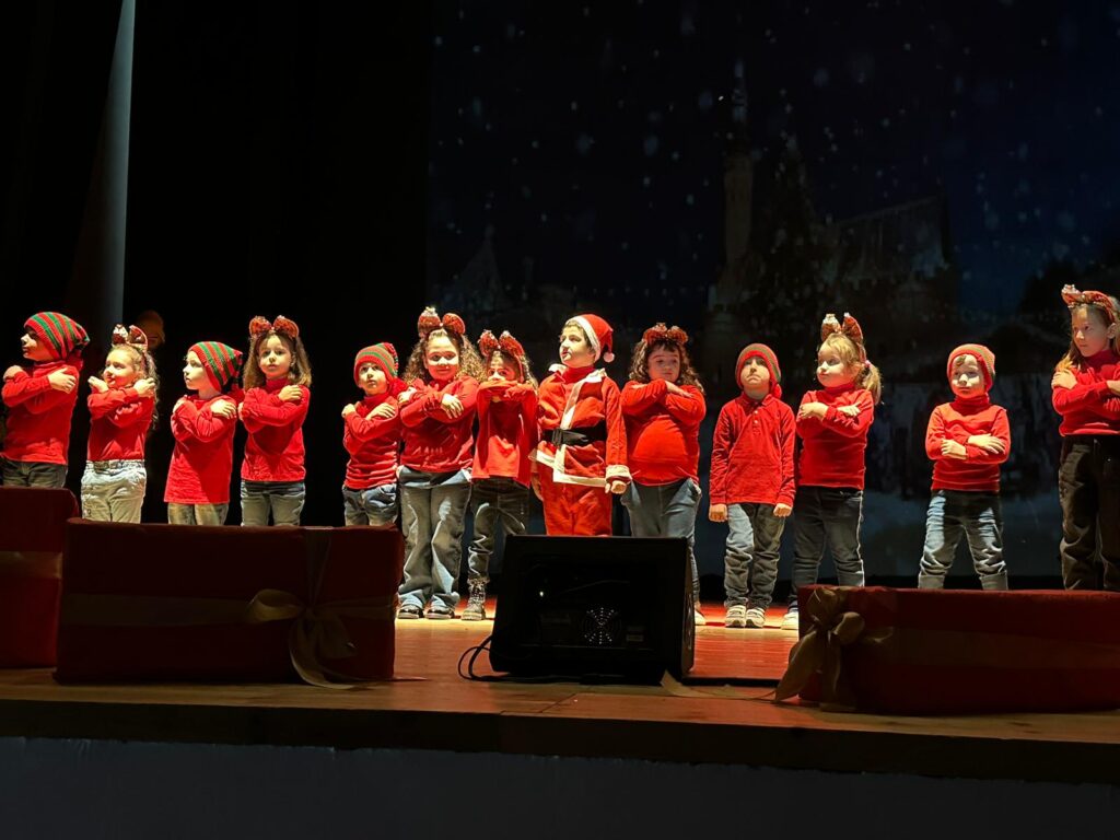 La Girandola di Sirignano al Teatro Colosseo di Baiano con una magica Recita di Natale