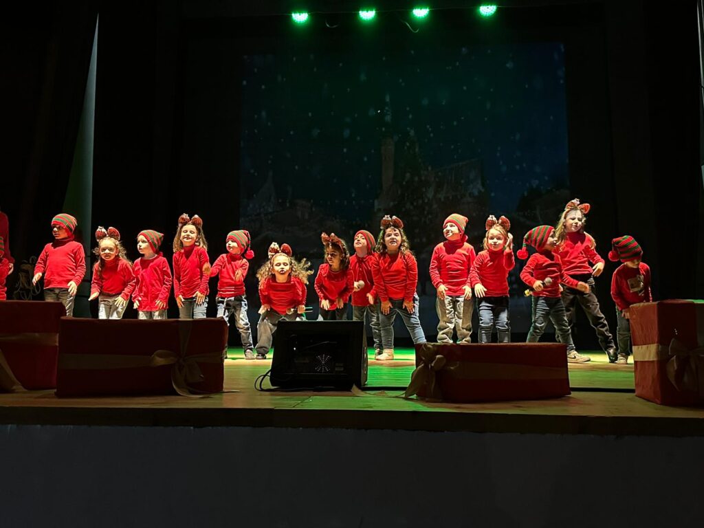 La Girandola di Sirignano al Teatro Colosseo di Baiano con una magica Recita di Natale