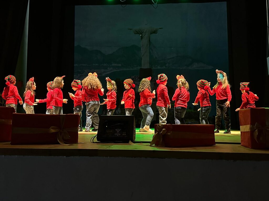 La Girandola di Sirignano al Teatro Colosseo di Baiano con una magica Recita di Natale