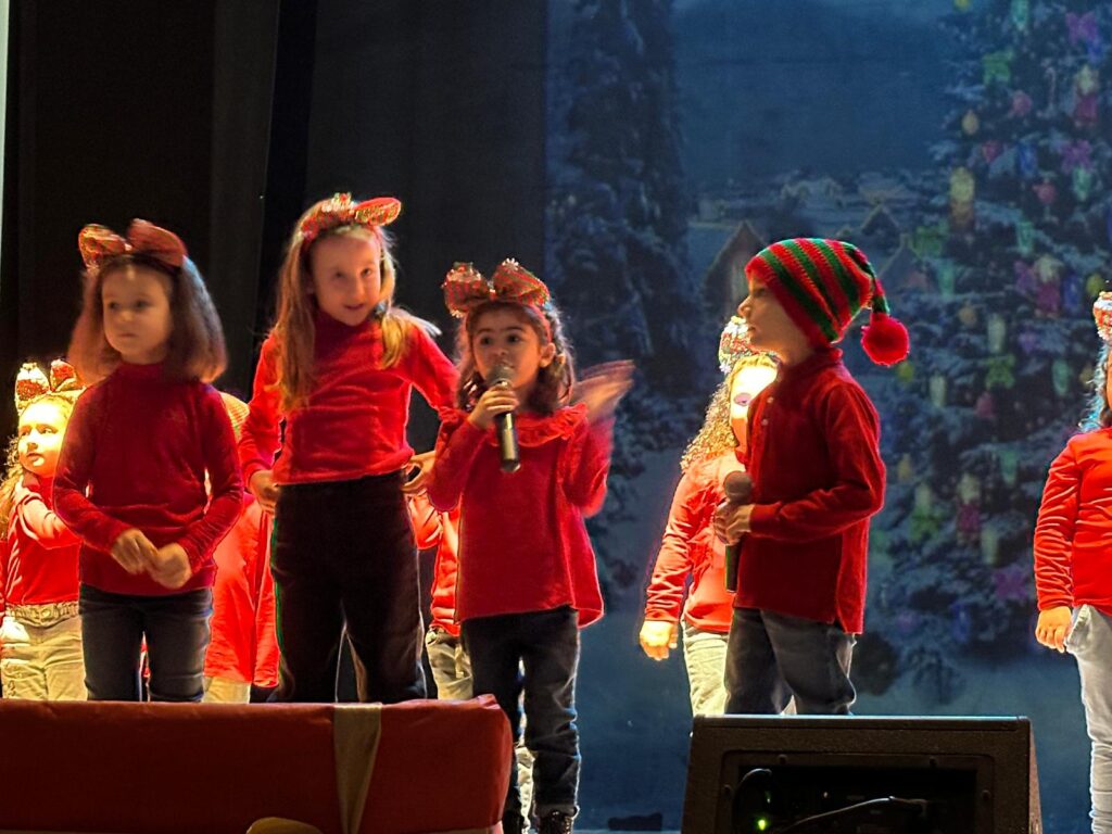 La Girandola di Sirignano al Teatro Colosseo di Baiano con una magica Recita di Natale