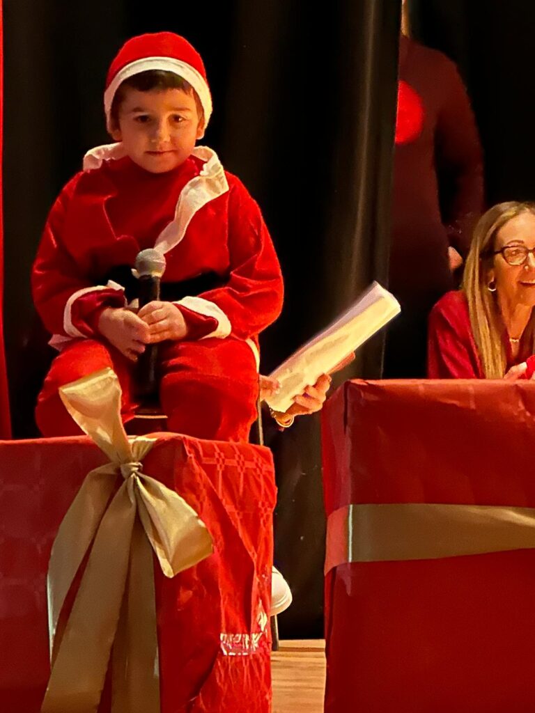 La Girandola di Sirignano al Teatro Colosseo di Baiano con una magica Recita di Natale