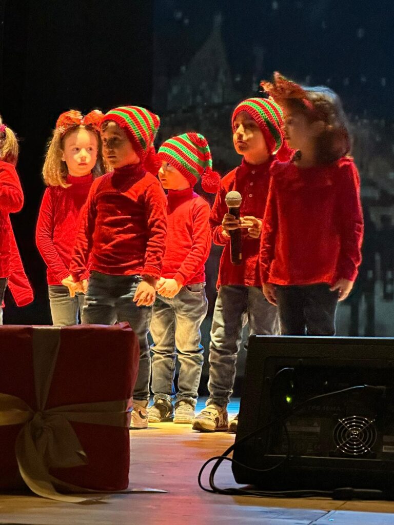 La Girandola di Sirignano al Teatro Colosseo di Baiano con una magica Recita di Natale