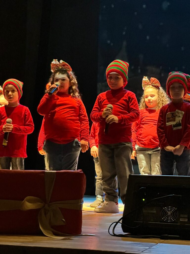 La Girandola di Sirignano al Teatro Colosseo di Baiano con una magica Recita di Natale