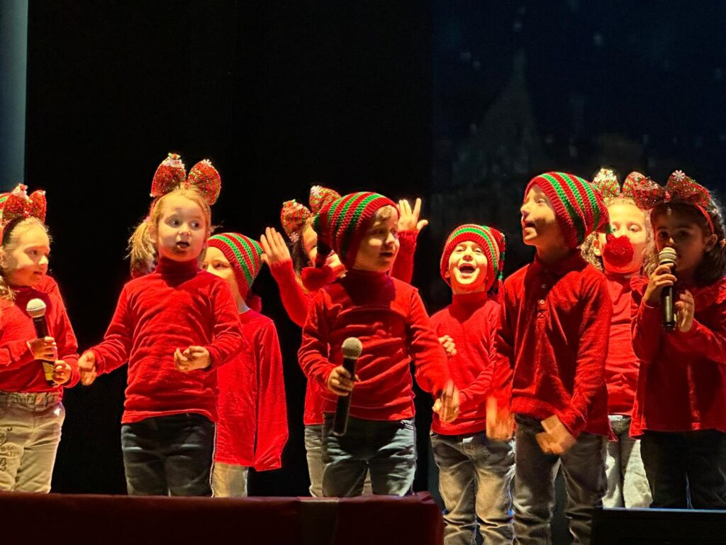 La Girandola di Sirignano al Teatro Colosseo di Baiano con una magica Recita di Natale