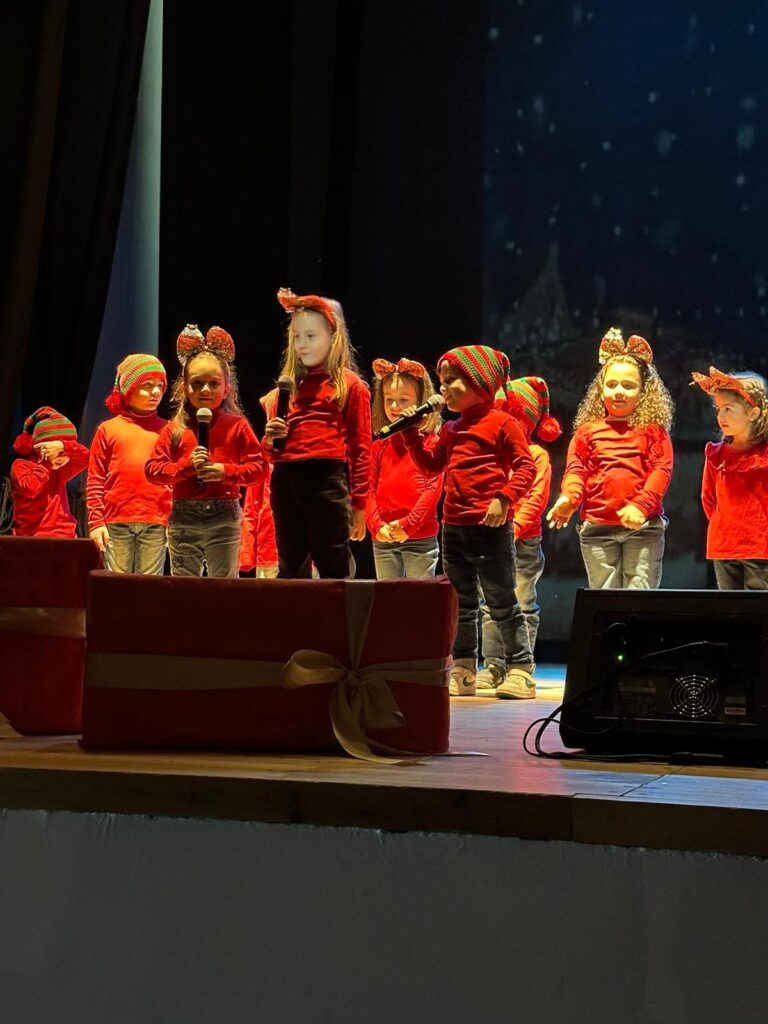 La Girandola di Sirignano al Teatro Colosseo di Baiano con una magica Recita di Natale