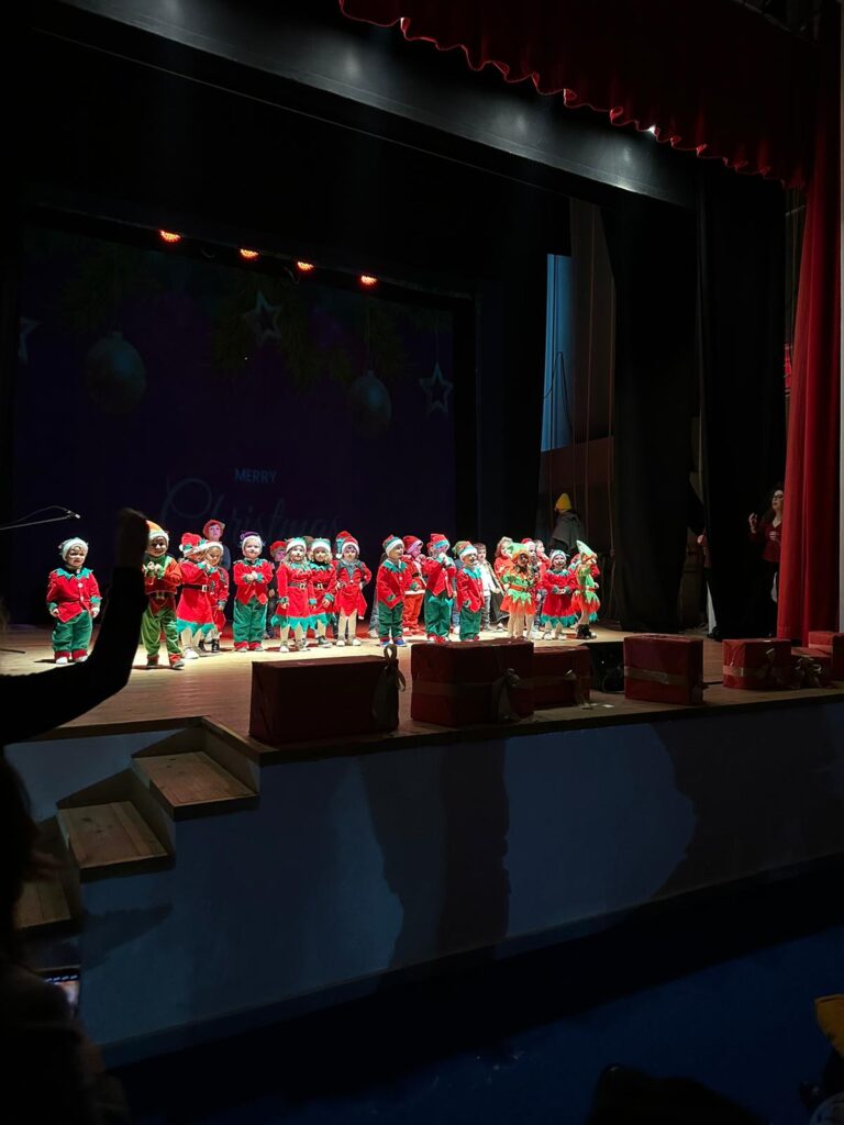 La Girandola di Sirignano al Teatro Colosseo di Baiano con una magica Recita di Natale