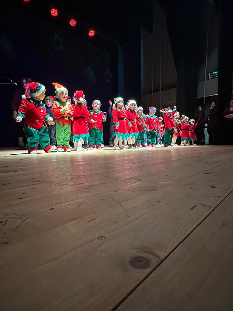 La Girandola di Sirignano al Teatro Colosseo di Baiano con una magica Recita di Natale