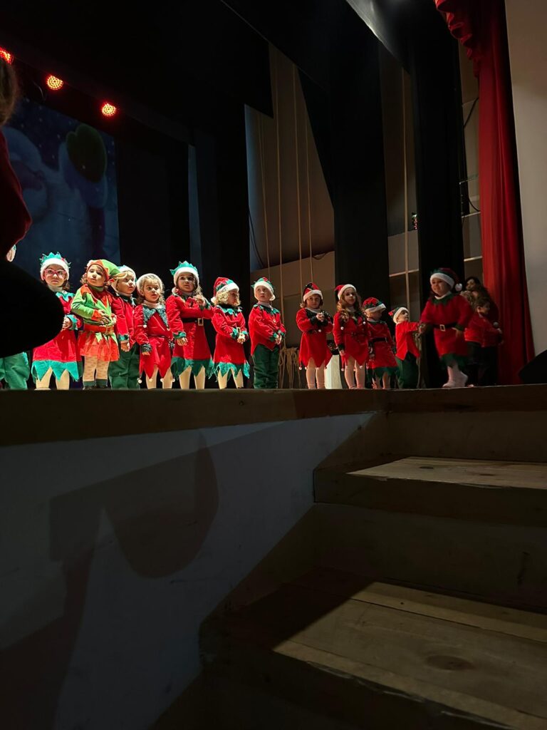 La Girandola di Sirignano al Teatro Colosseo di Baiano con una magica Recita di Natale