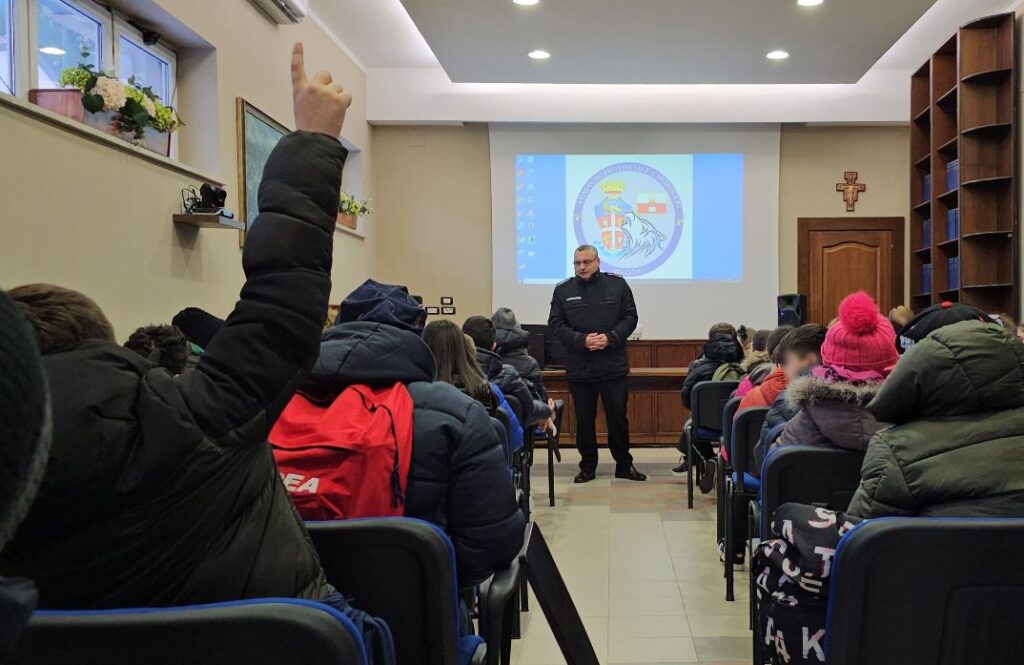 Avellino   Cultura della legalità. Gli alunni dell’Istituto Comprensivo Statale “Elodia Botto Picella” di Forino in visita al Comando Provinciale Carabinieri