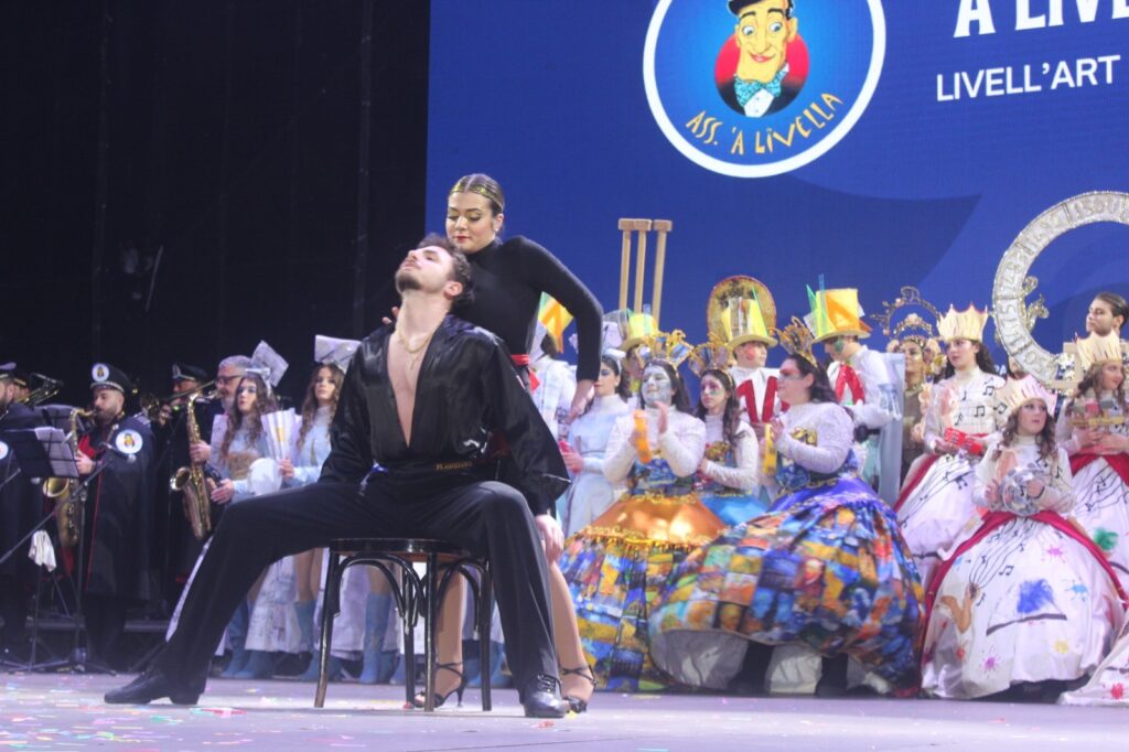 Il Carnevale Palmese: Tradizione, Musica e Teatralità nelleccellenza Folkloristica. Video e Foto