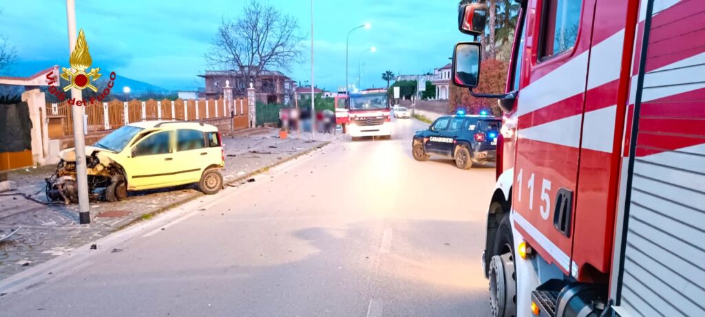 Grave incidente stradale a Marzano di Nola: Cinque giovani feriti gravemente dopo un violento urto