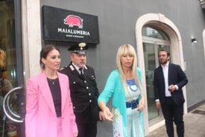 MUGNANO DEL CARDINALE. Alessandra Mussolini in visita alla Maialumeria  di Simone Schettino e allazienda di famiglia