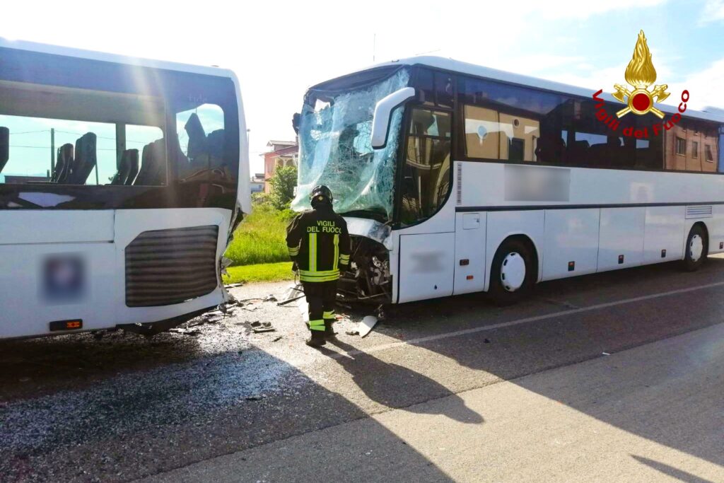 Andretta (AV) – Incidente tra due autobus con studenti a bordo.