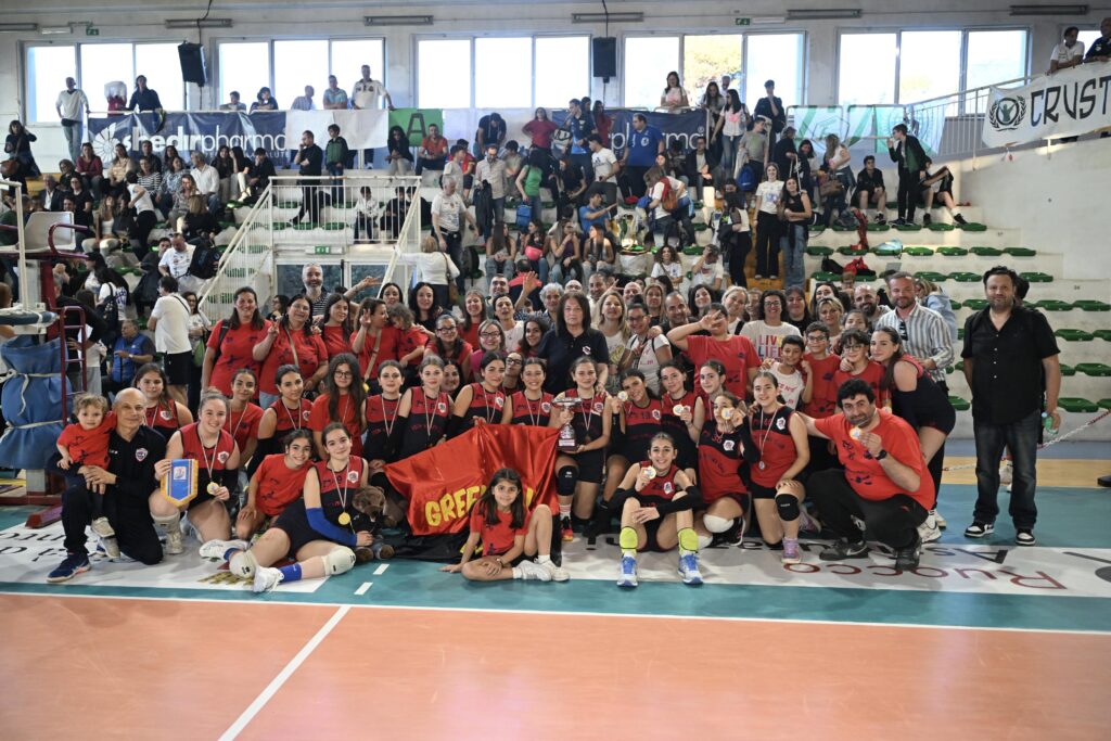 Green Volley, l’Under 14 è campione regionale. A Sorrento la squadra rossoblu batte la Fiamma Torrese vincendo il titolo regionale