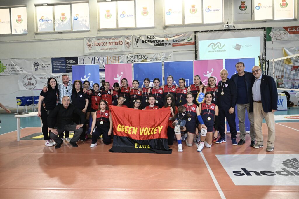 Green Volley, l’Under 14 è campione regionale. A Sorrento la squadra rossoblu batte la Fiamma Torrese vincendo il titolo regionale