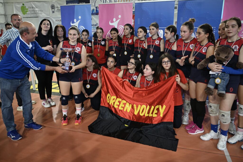 Green Volley, l’Under 14 è campione regionale. A Sorrento la squadra rossoblu batte la Fiamma Torrese vincendo il titolo regionale