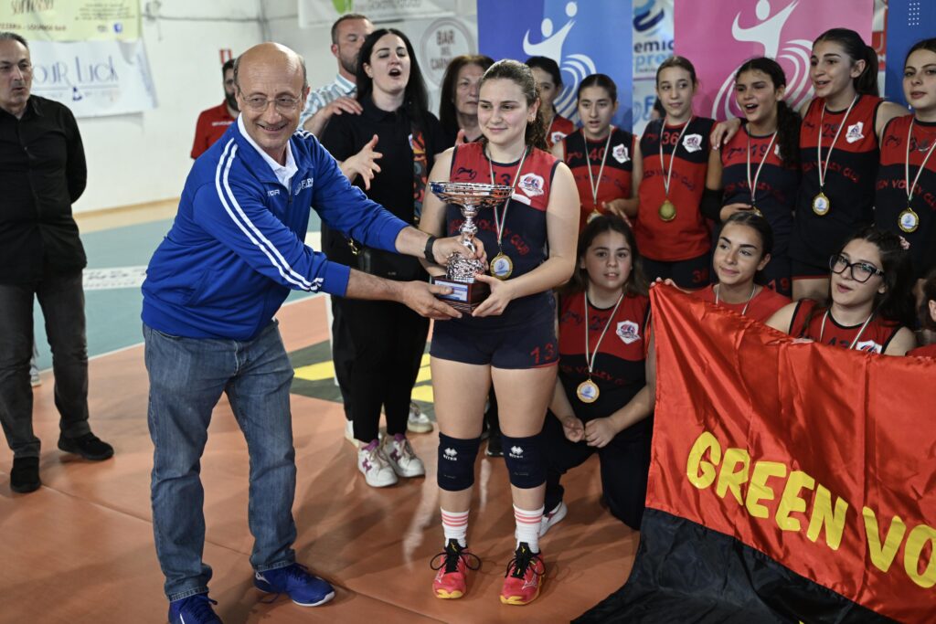 Green Volley, l’Under 14 è campione regionale. A Sorrento la squadra rossoblu batte la Fiamma Torrese vincendo il titolo regionale