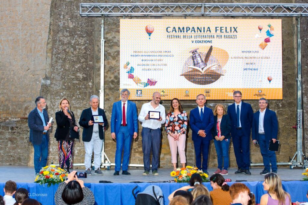 Festival della letteratura per ragazzi, conclusa la V Edizione.  Consegnate le borse di studio.  Assegnato il Premio Campania Felix 2024 alla migliore opera inedita di narrativa per ragazzi.