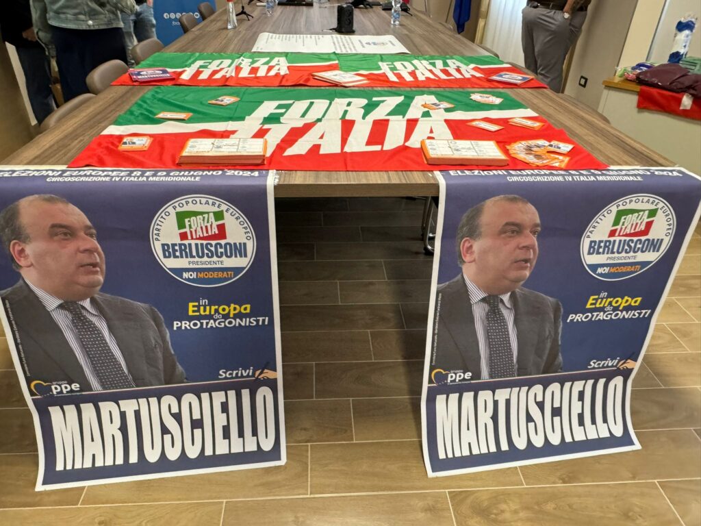 Fulvio Martusciello capodelegazione del partito Forza Italia al parlamento europeo a Quadrelle. Video e foto di Francesco Piccolo