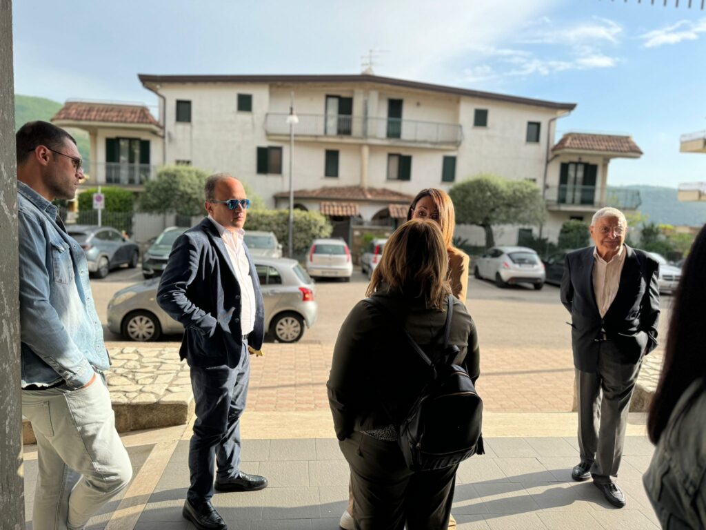 Fulvio Martusciello capodelegazione del partito Forza Italia al parlamento europeo a Quadrelle. Video e foto di Francesco Piccolo