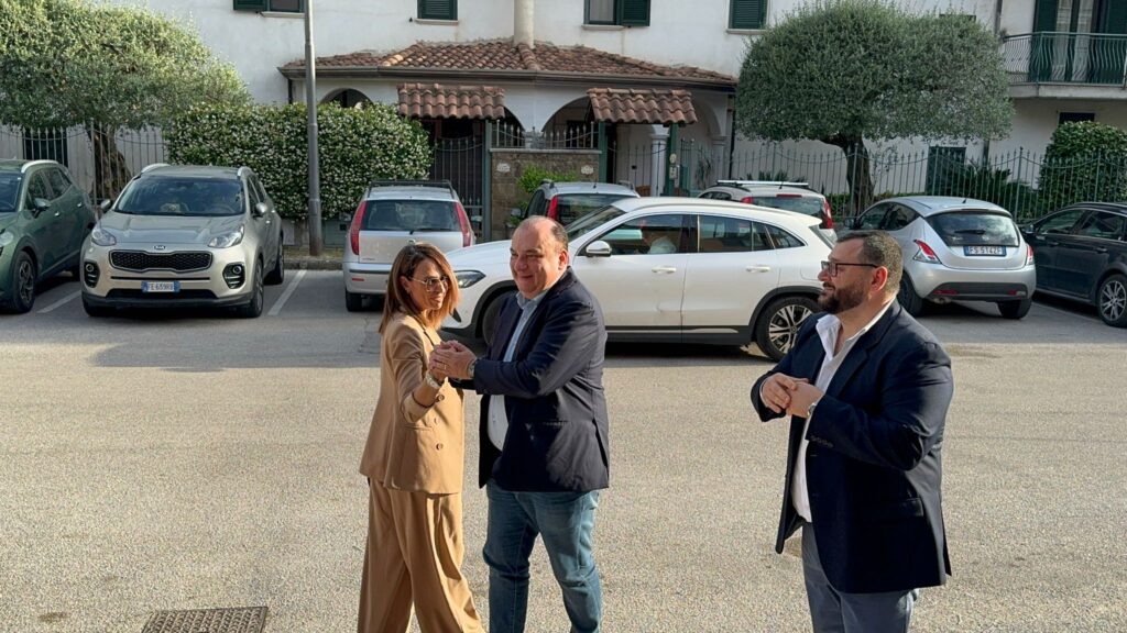 Fulvio Martusciello capodelegazione del partito Forza Italia al parlamento europeo a Quadrelle. Video e foto di Francesco Piccolo