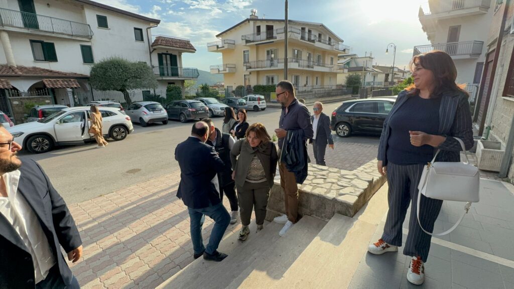 Fulvio Martusciello capodelegazione del partito Forza Italia al parlamento europeo a Quadrelle. Video e foto di Francesco Piccolo