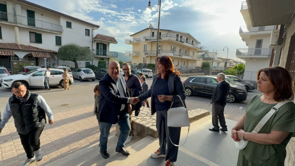 Fulvio Martusciello capodelegazione del partito Forza Italia al parlamento europeo a Quadrelle. Video e foto di Francesco Piccolo