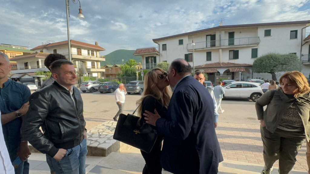 Fulvio Martusciello capodelegazione del partito Forza Italia al parlamento europeo a Quadrelle. Video e foto di Francesco Piccolo