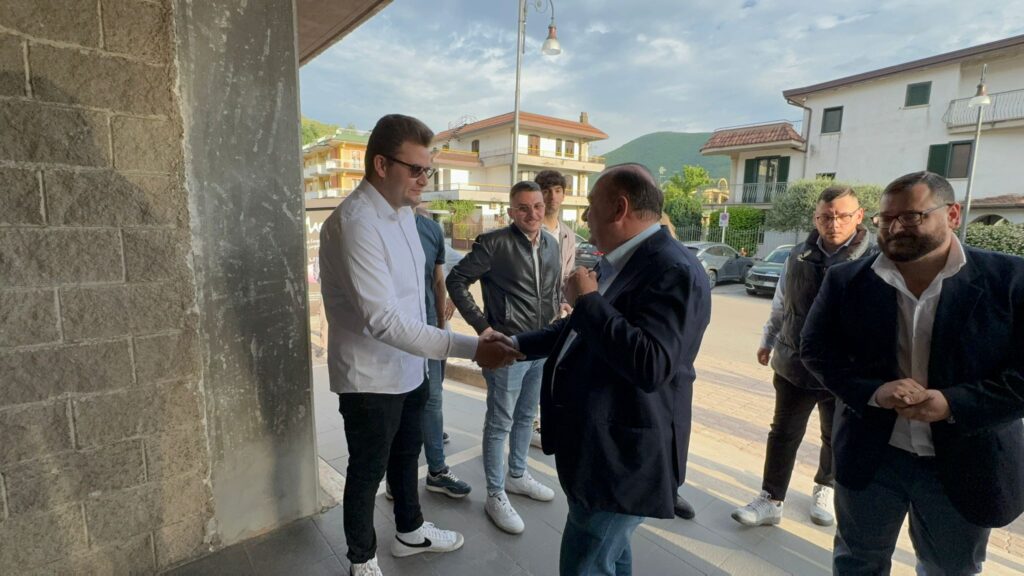 Fulvio Martusciello capodelegazione del partito Forza Italia al parlamento europeo a Quadrelle. Video e foto di Francesco Piccolo