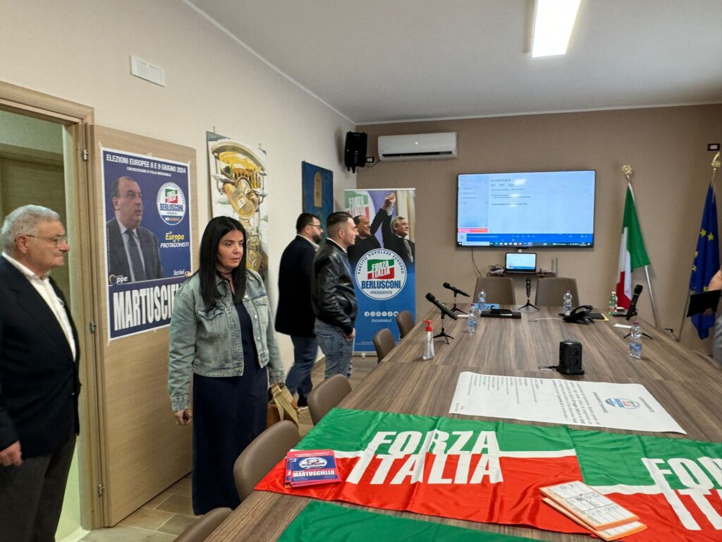 Fulvio Martusciello capodelegazione del partito Forza Italia al parlamento europeo a Quadrelle. Video e foto di Francesco Piccolo