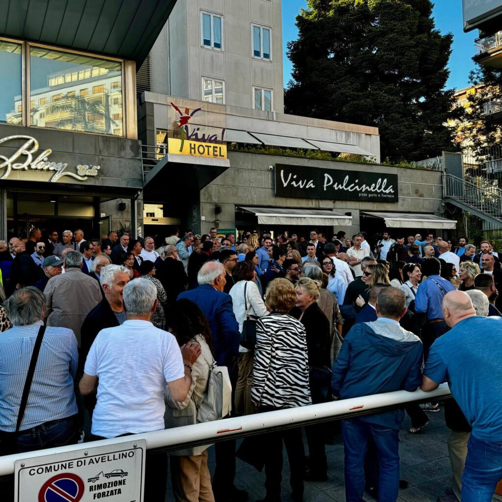 AVELLINO. Nargi, bagno di folla e grandi ovazioni per la presentazione: «Serata da brividi, Avellino è con noi»