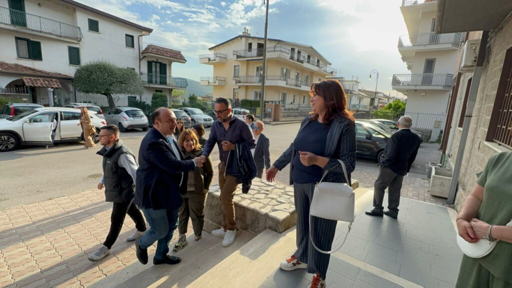 Fulvio Martusciello capodelegazione del partito Forza Italia al parlamento europeo a Quadrelle. Video e foto di Francesco Piccolo