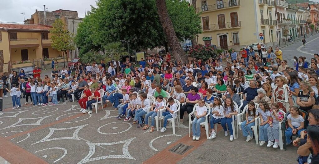 Festival delle Scuole allo Zecchino d’Oro di Visciano: Un Pomeriggio di Canti e Comunità