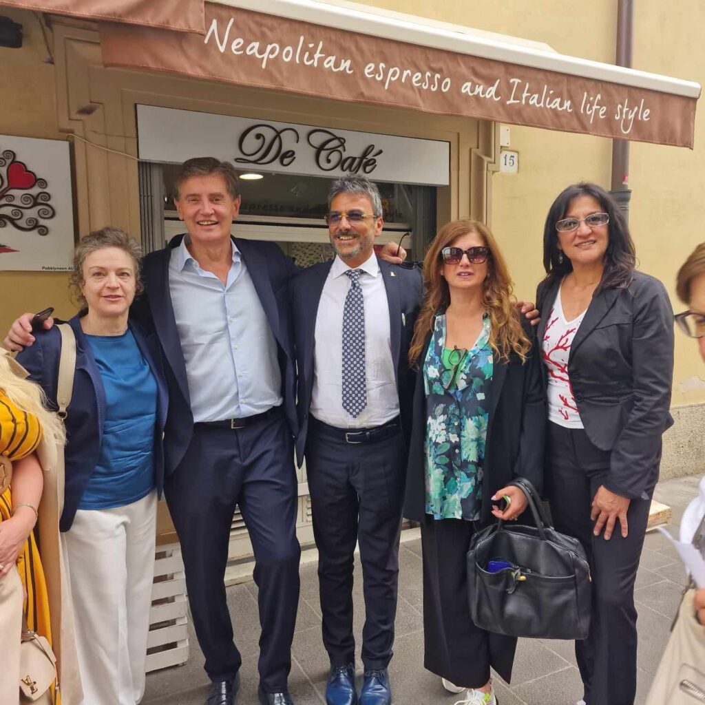 AVELLINO.  Un caffè con il candidato sindaco Rino Genovese