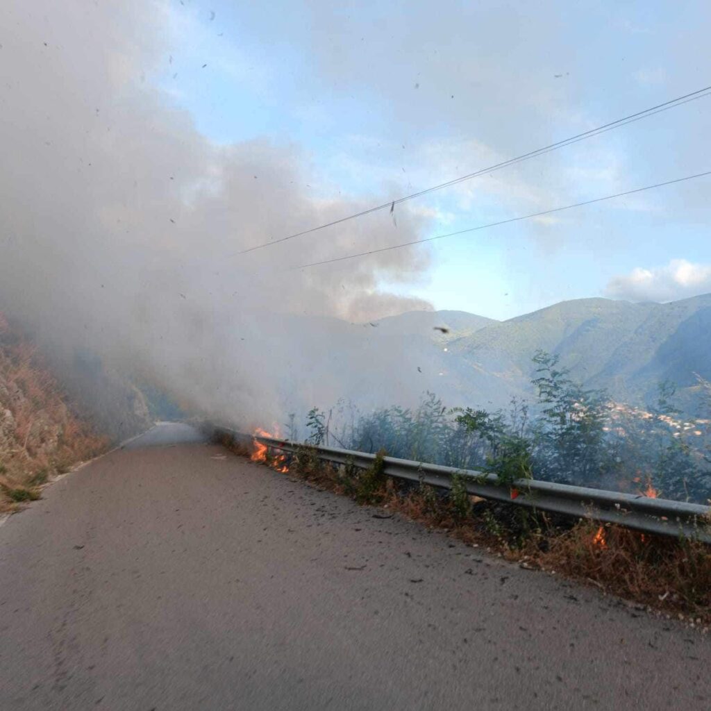 Incendio a Taurano: Il Sindaco e la Giunta Comunale in Prima Linea per Spegnere le Fiamme