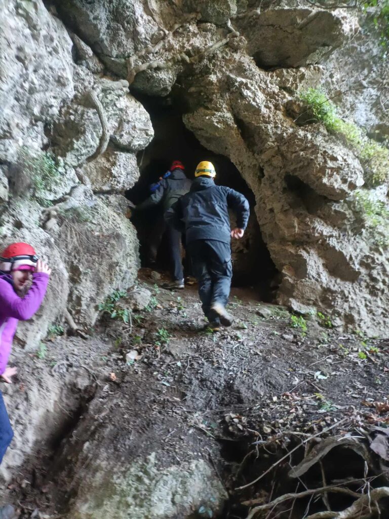 Alla scoperta delle bellezze nascoste del Parco del Partenio: la Grotta degli Sportiglioni.