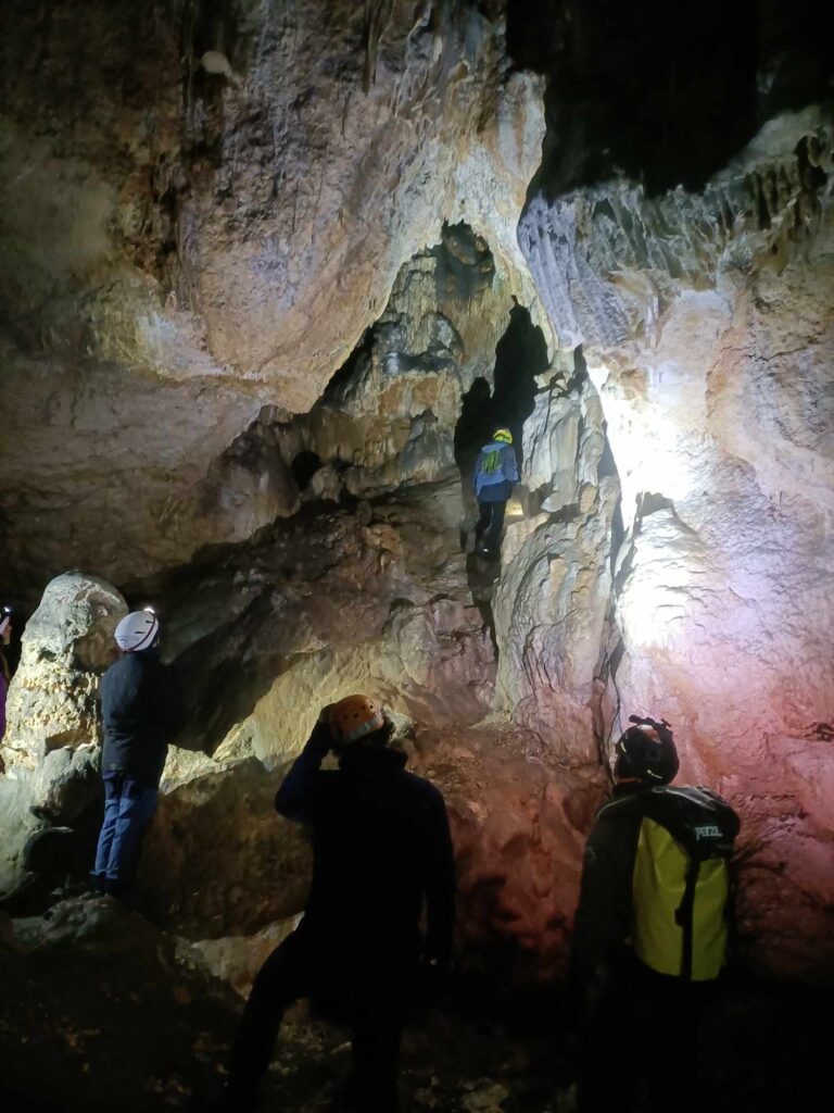 Alla scoperta delle bellezze nascoste del Parco del Partenio: la Grotta degli Sportiglioni.