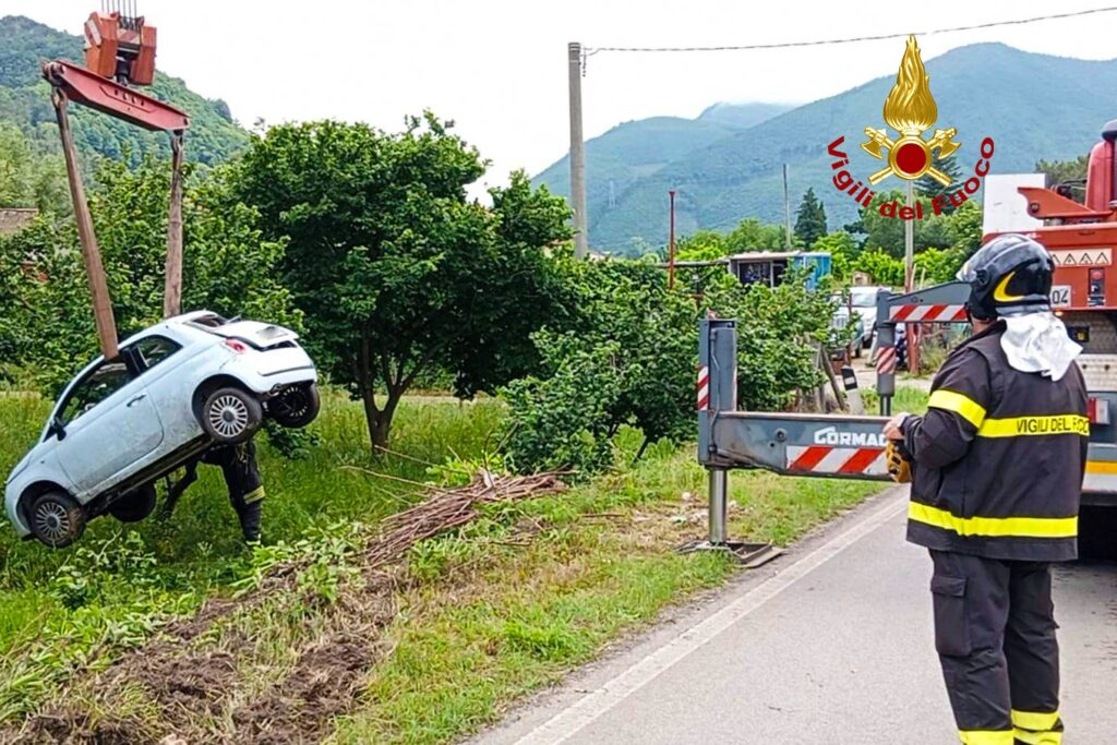 Incidente stradale a Forino: auto si ribalta, ragazza di Avellino ferita e trasportata allospedale Moscati