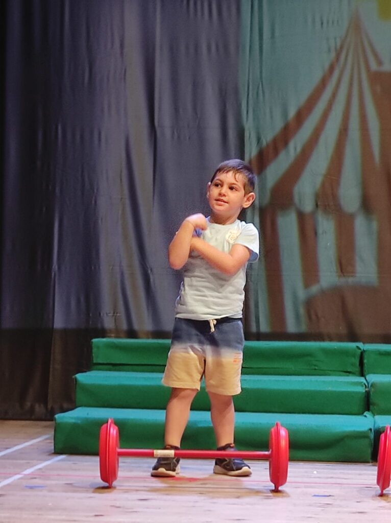 Spettacolo di Fine Anno dei Bambini dellInfanzia di Sperone: Un Circo di Emozioni al Teatro Colosseo di Baiano