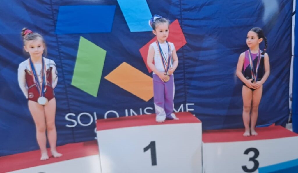 Alexandra Tirelli di Mugnano del Cardinale, tre anni, conquista loro al campionato nazionale di ginnastica libera per la sua categoria