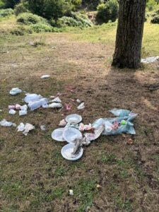 Avella, Località Fontanelle: Giovani segnalano scempio ambientale causato da rifiuti da Picnic