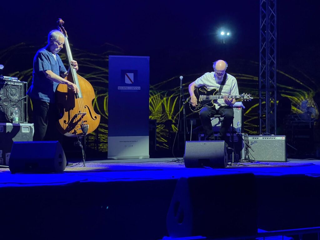 AVELLA. Scofield e Holland: Un Duo Formidabile al Pomigliano Jazz