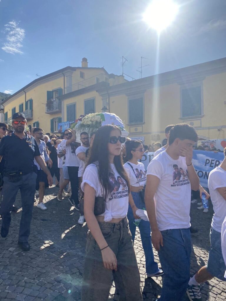 Sturno in Lutto: Migliaia ai Funerali delle Vittime dellIncidente sulla Statale 90 delle Puglie