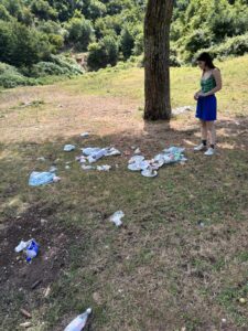 Avella, Località Fontanelle: Giovani segnalano scempio ambientale causato da rifiuti da Picnic