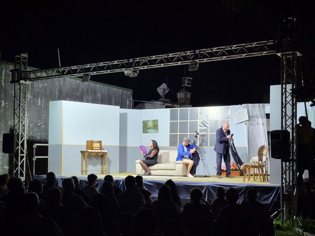 AVELLA. Si è conclusa la 13° edizione di “Teatro Sotto le Stelle – Premio Vito Molaro” con il successo della Compagnia Teatrale Stabile MELA e la premiazione della Compagnia Sipario Aperto di Pagani.