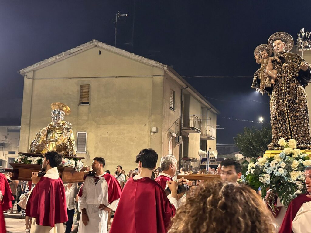 Proseguono le Celebrazioni del Festone: Musica, Tradizioni e Divertimento tra Processioni e Concerti.