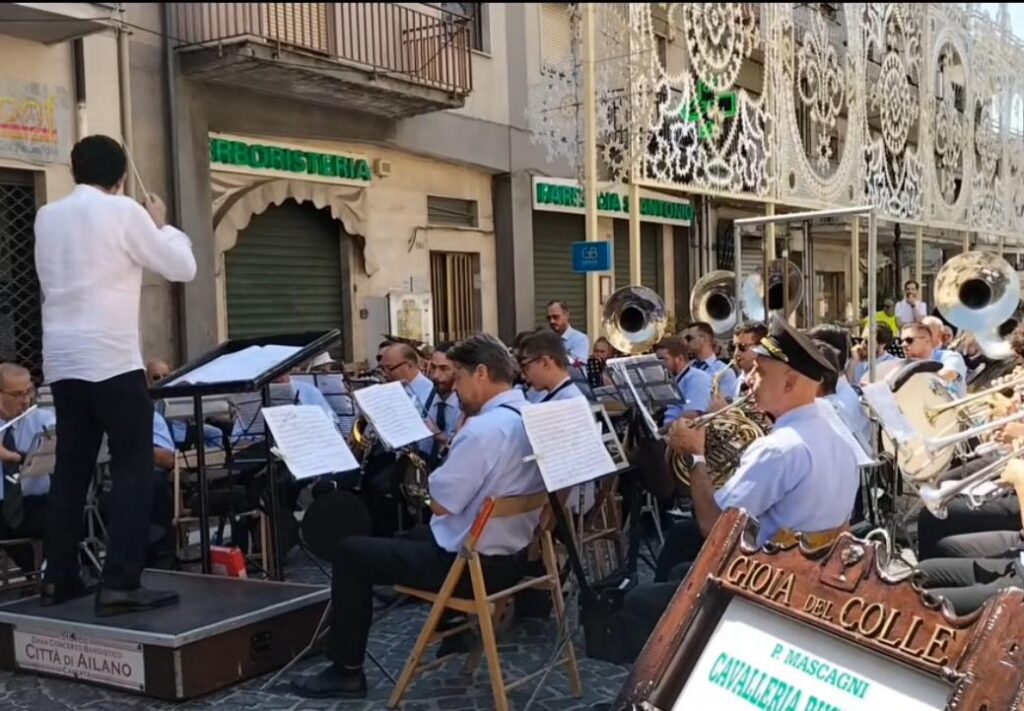 Proseguono le Celebrazioni del Festone: Musica, Tradizioni e Divertimento tra Processioni e Concerti.