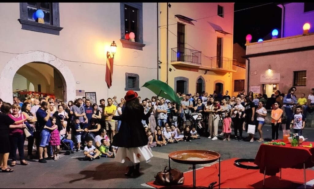 Forino (Av): Pubblico delle grandi occasioni per la prima serata di  Sera Passaie .Si replica stasera con la presenza di altri grandi artisti.